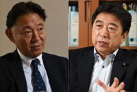国際医療福祉大副学長の鈴木康裕氏（左）と医師・参院議員の足立信也氏