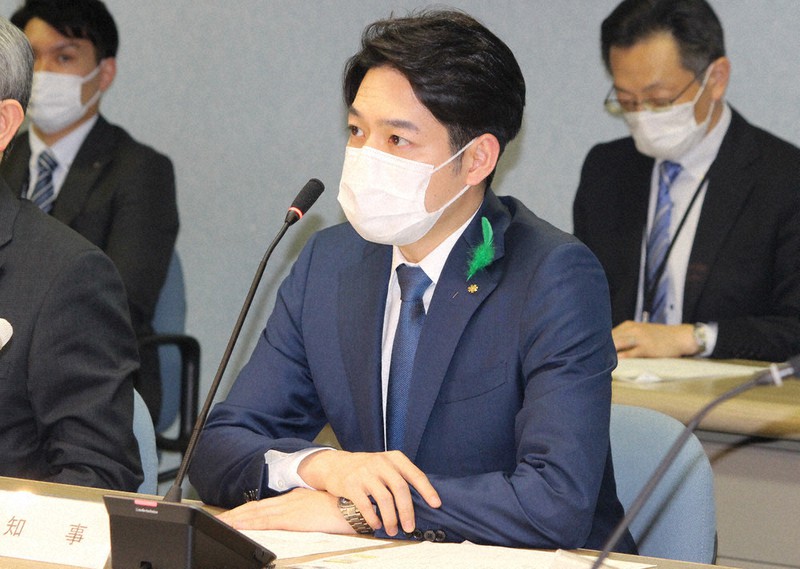 道対策本部会議で「5月末が期限の緊急事態宣言は終了できる状況でなく、現在の強い対策を継続していくべき」と述べた鈴木直道知事=札幌市中央区で2021年5月26日、源馬のぞみ撮影