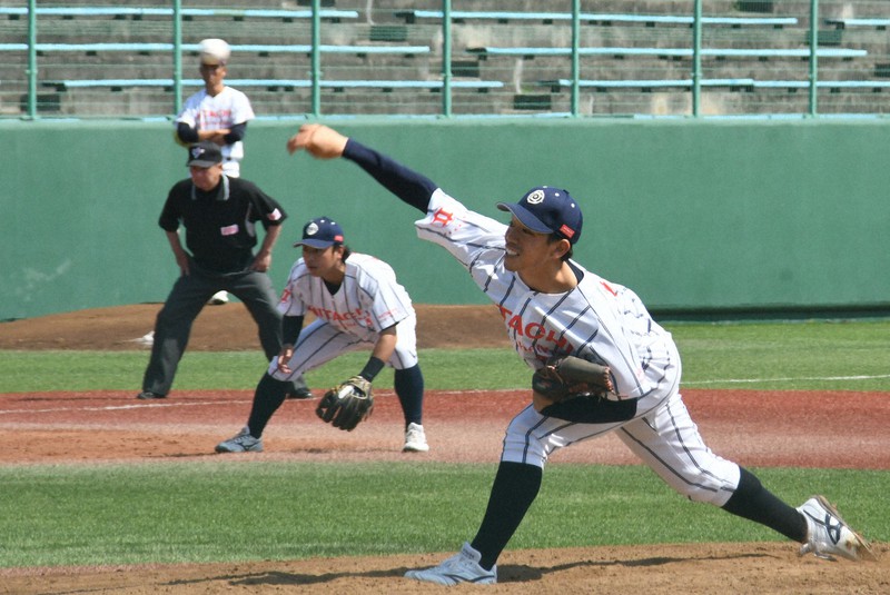 4月のJABA日立市長杯で準優勝した日立製作所の主力投手の一角を担う右腕・青野善行=2021年4月20日午後1時30分、川村咲平撮影