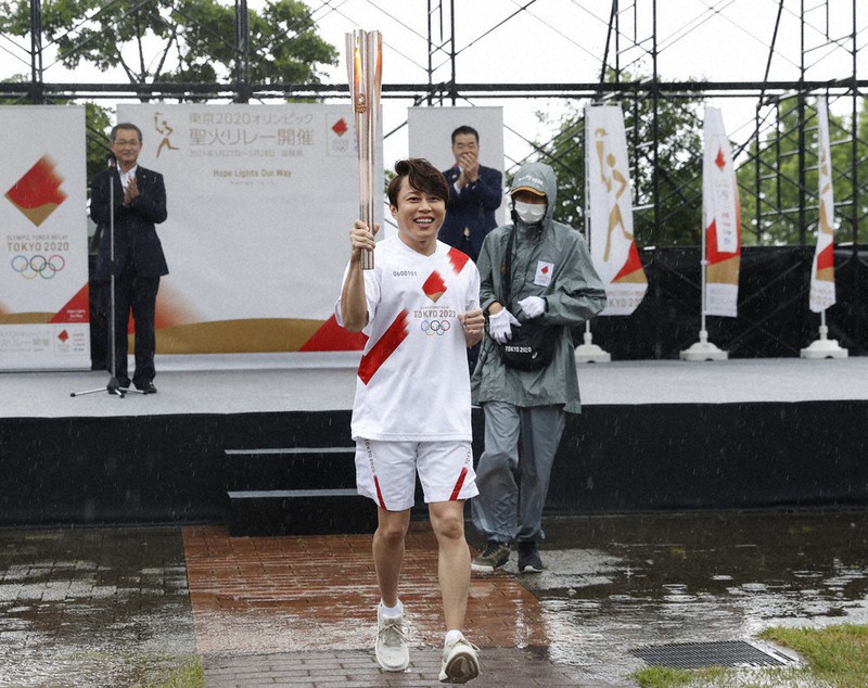 県内聖火リレー1日目 95人、つなぐ希望 多くの人に元気と勇気を