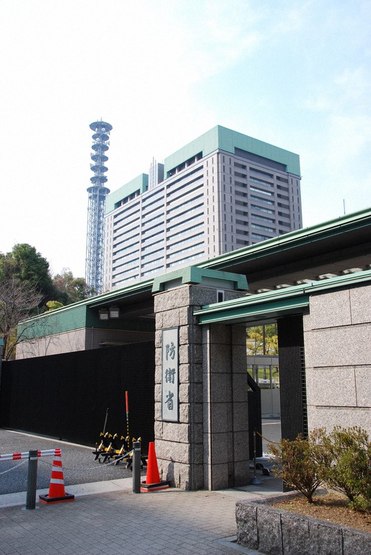 防衛省正門=東京都新宿区市谷本村町で2019年3月16日、本橋和夫撮影