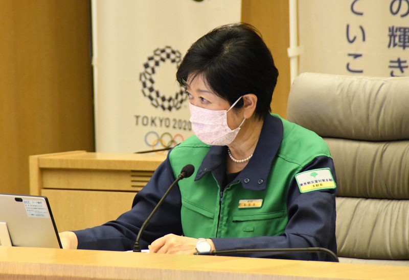 東京都新型コロナウイルス感染症対策本部会議に出席した小池百合子知事=都庁で2021年5月28日午後7時51分、黒川晋史撮影