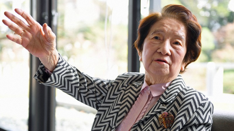 赤松良子氏=宮本明登撮影
