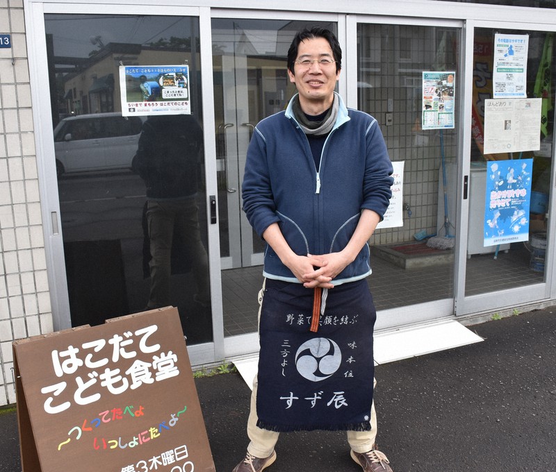 はこだてこども食堂代表の鈴木辰徳さん=函館市本通で2021年5月29日午後3時24分、真貝恒平撮影