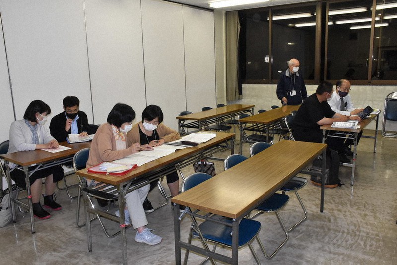 毎週木曜の夜に開かれている、ちば自主夜間中学=千葉市美浜区の高洲コミュニティセンターで2021年5月27日午後7時19分、柴田智弘撮影