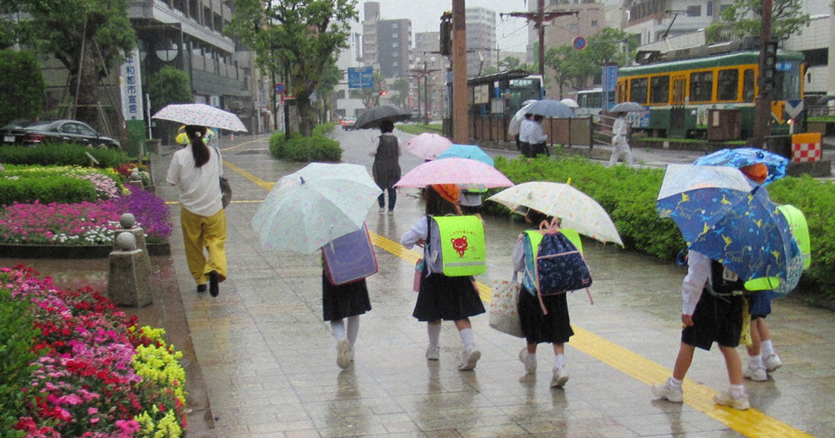 質問なるほドリ 梅雨入りの早さ どう判断するの ３０年分の平均と比較 平年値 １０年ごとに更新 回答 山崎あずさ 毎日新聞