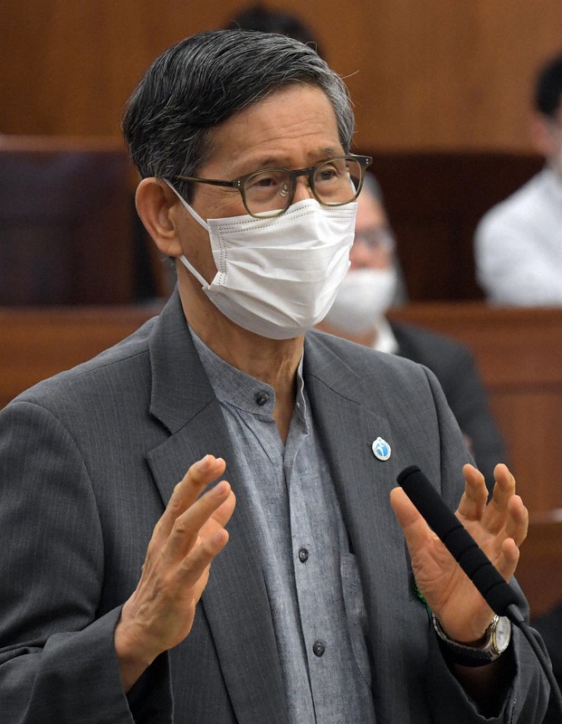 参院厚生労働委員会で社民党の福島瑞穂党首の質問に答える新型コロナウイルス感染症対策分科会の尾身茂会長=国会内で2021年6月1日午後2時11分、竹内幹撮影