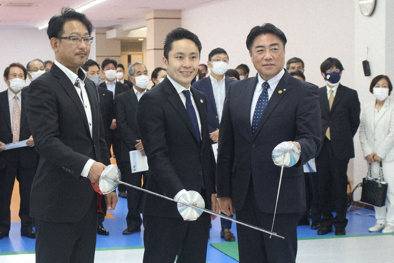 静岡 沼津にフェンシングの拠点 太田雄貴会長ら招きオープン式典 毎日新聞