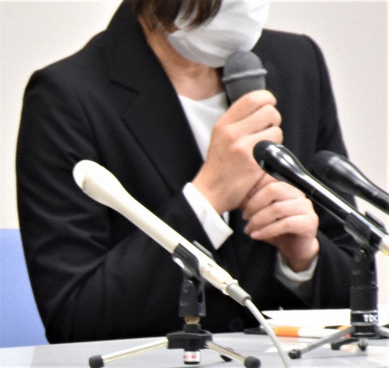 仙台地裁に提訴後、記者会見する遺族=仙台市青葉区で、面川美栄撮影