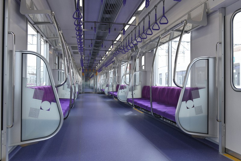 東京メトロ半蔵門線の新型車両「18000系」公開 車内は紫に [写真特集1