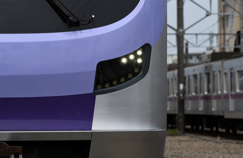 東京メトロ半蔵門線の新型車両「18000系」公開 車内は紫に [写真特集1