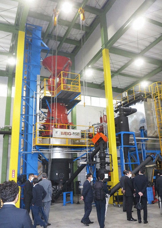 完工式で関係者に公開されたバイオマス発電所の発電プラント=山梨県南部町内で2021年5月21日、山本悟撮影