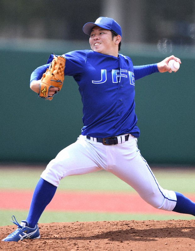 力投するJFE東日本の先発・山田啓太=等々力球場で2021年6月3日、前田梨里子撮影