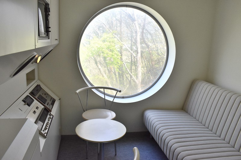 泊まればわかる？ 黒川紀章「カプセル建築」の現代的意義 | 毎日新聞