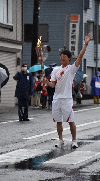 東京五輪・聖火は今：新潟県十日町市 代表選手の兄へエール | 毎日新聞