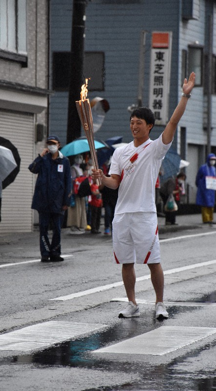 東京五輪・聖火は今：新潟県十日町市 代表選手の兄へエール | 毎日新聞
