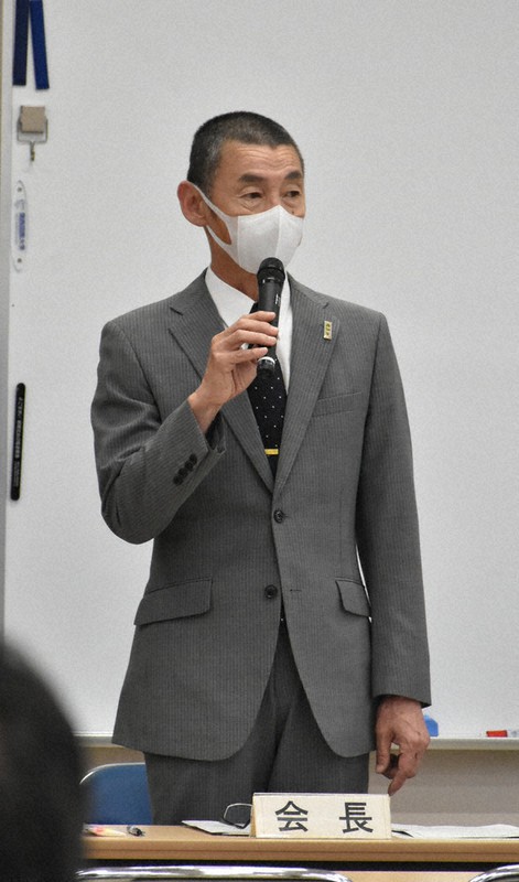 会議冒頭、あいさつをする県高野連の橋本浩会長=高知市桟橋通2の県立高知工業高で2021年6月5日午後3時4分、北村栞撮影