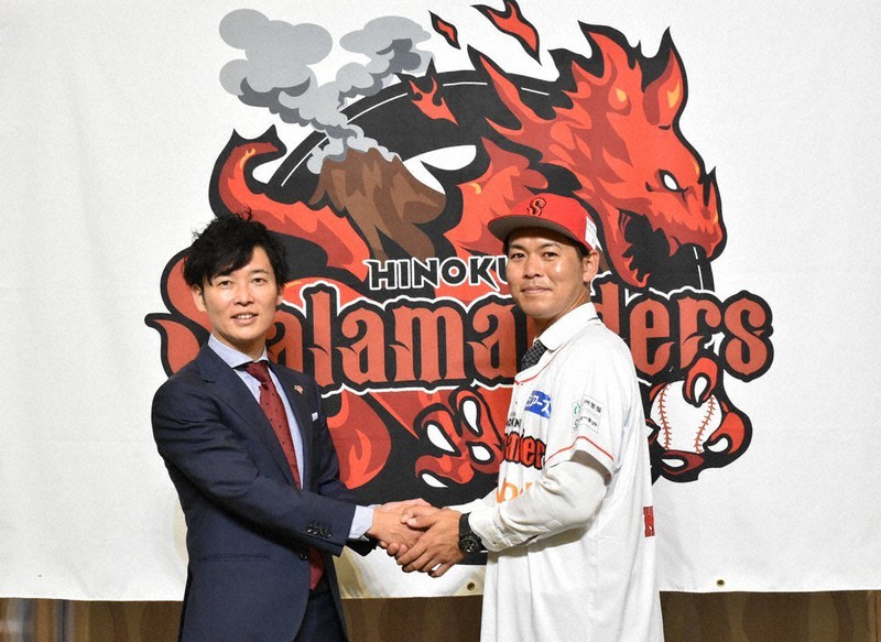 元広島 小窪哲也選手が入団 独立リーグ 火の国サラマンダーズ 毎日新聞