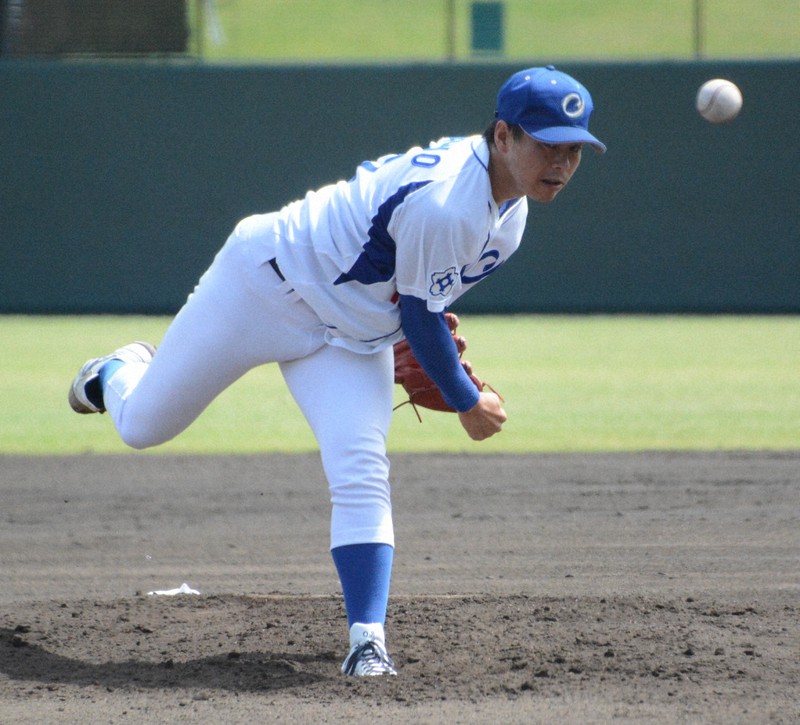【王子-東邦ガス】代表決定戦で力投する先発の中野貴仁=愛知・岡崎市民球場で2021年6月6日、森野俊撮影