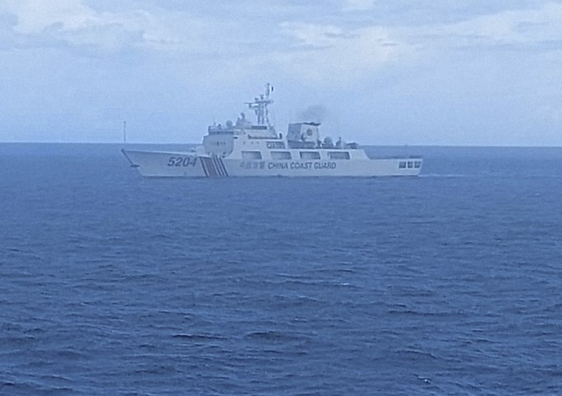 インドネシアに近い、南シナ海南部の北ナトゥナ海で確認された中国海警局の公船。2020年9月にインドネシア当局が公開した=AP