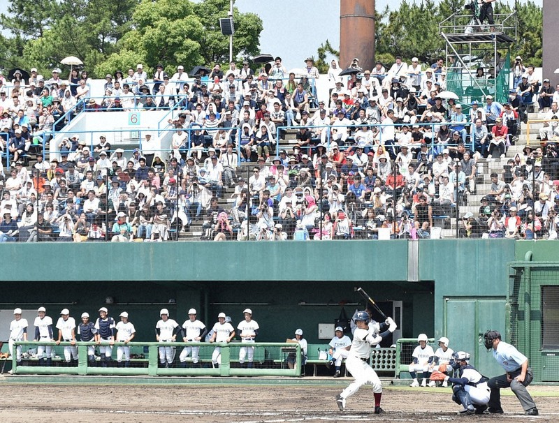 2018年には注目選手の活躍を見るため大勢の観客が刈谷球場に押し寄せた=愛知県刈谷市で2018年6月9日午前9時47分、三浦研吾撮影