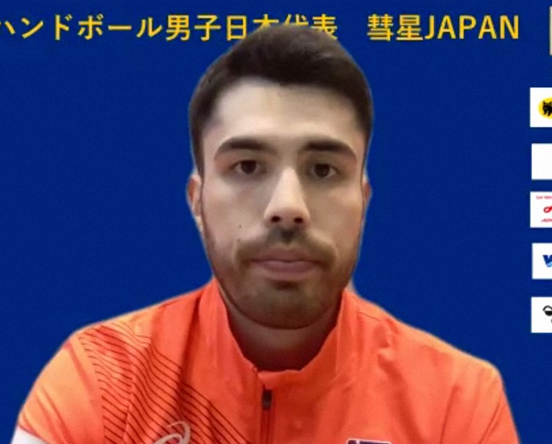 オンラインで報道陣の取材に応じるハンドボール男子日本代表の土井レミイ杏利=2021年6月8日