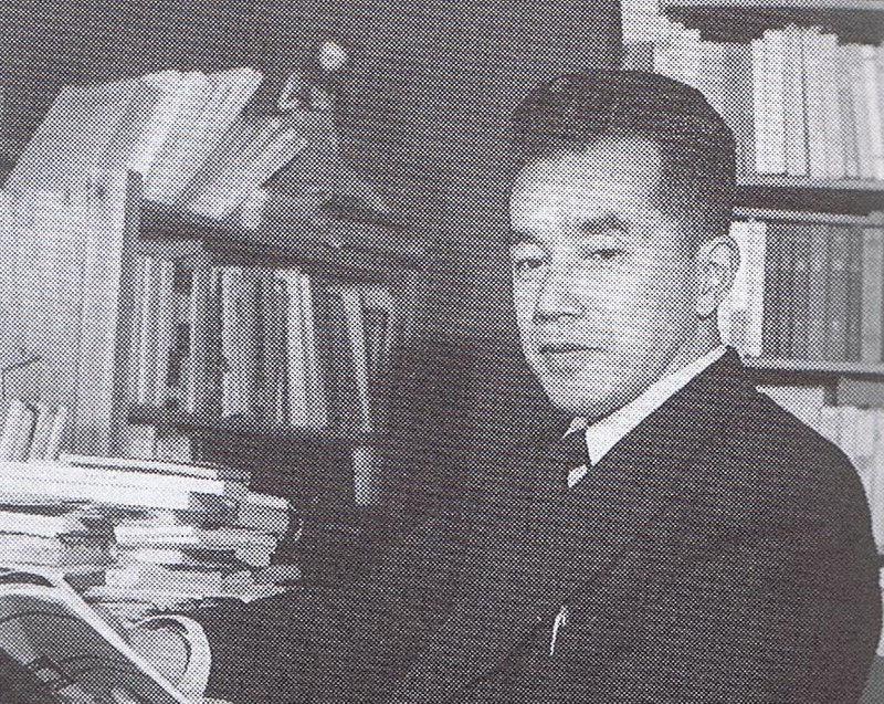 1956年当時の名古屋大教授時代の新村猛。戦後は平和運動家としても行動した=「緑の樹 新村猛追想」(95年発行、新村猛追悼集刊行委員会編)より