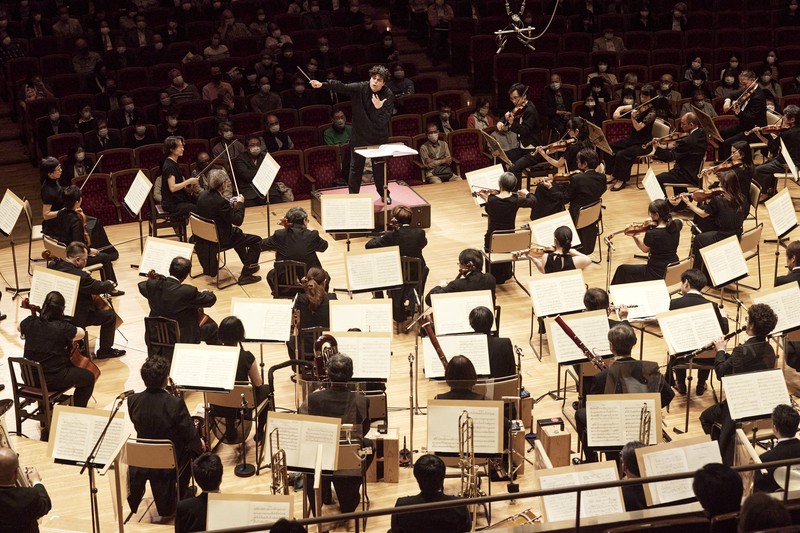 軽井沢大賀ホールでの公演や都内での定期3公演を振ったバッティストーニ。今回の定期(オペラシティ公演)の一部は7月4日19:20よりNHK FMで放送される=写真・上野隆文/提供・東京フィルハーモニー交響楽団