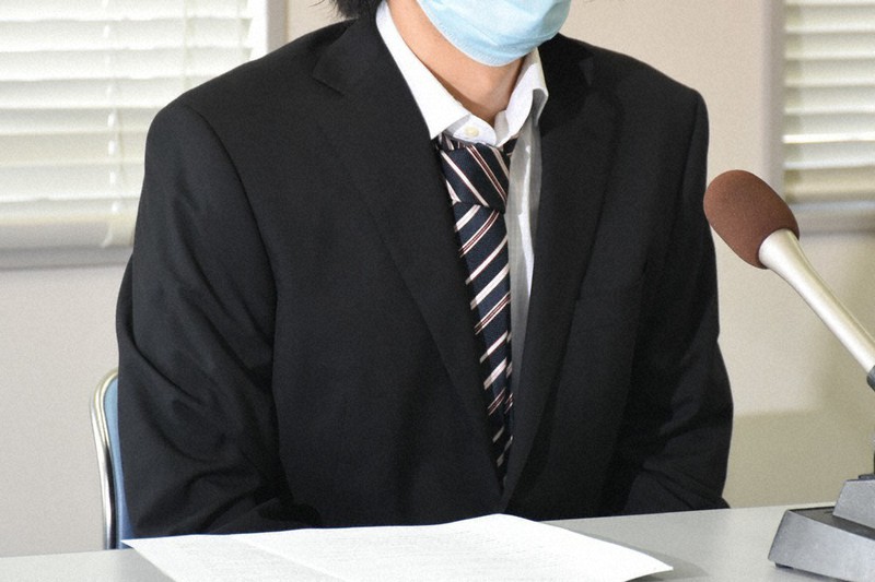 福井県立病院での医療事故や訴訟の経緯を説明する子どもの父親=福井市宝永4で、大原翔撮影