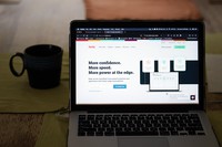世界的なアクセス障害の原因になった米IT企業ファストリーのホームページ＝AP