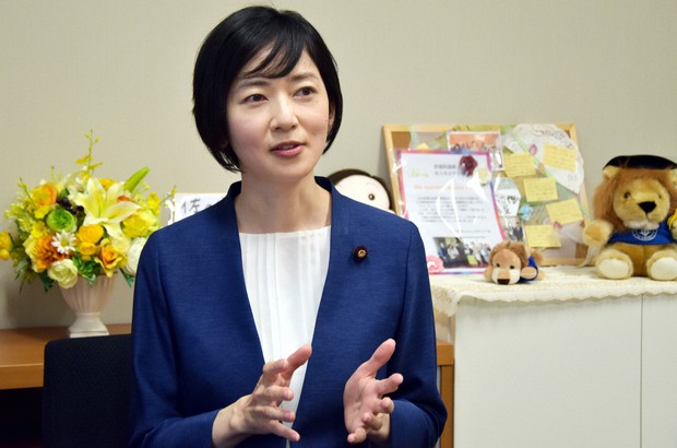 政務官で 産休 をとった 育児の大変さ 認識される社会に 佐々木さやか 毎日新聞 政治プレミア 政務官で 産休 をとった 育児の大変さ 認識される社会に 佐々木さやか 毎日新聞 政治プレミア