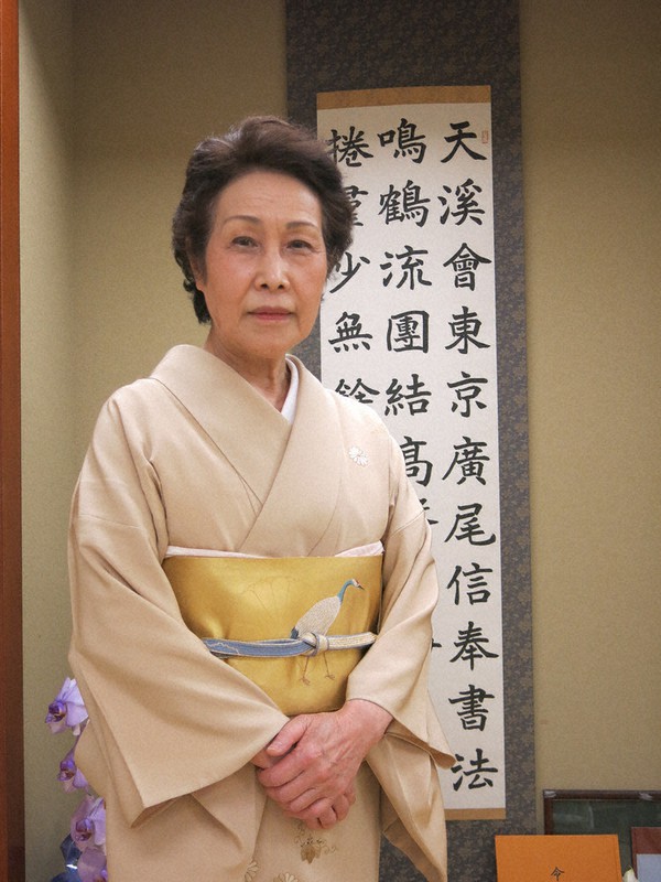 天溪会を主宰し、書道展を開催する南鶴溪さん=港区で