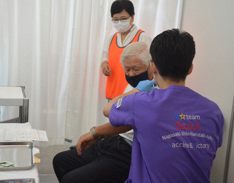 新型コロナ 大規模接種始まる 初日は長崎579人 佐世保310人 長崎 毎日新聞