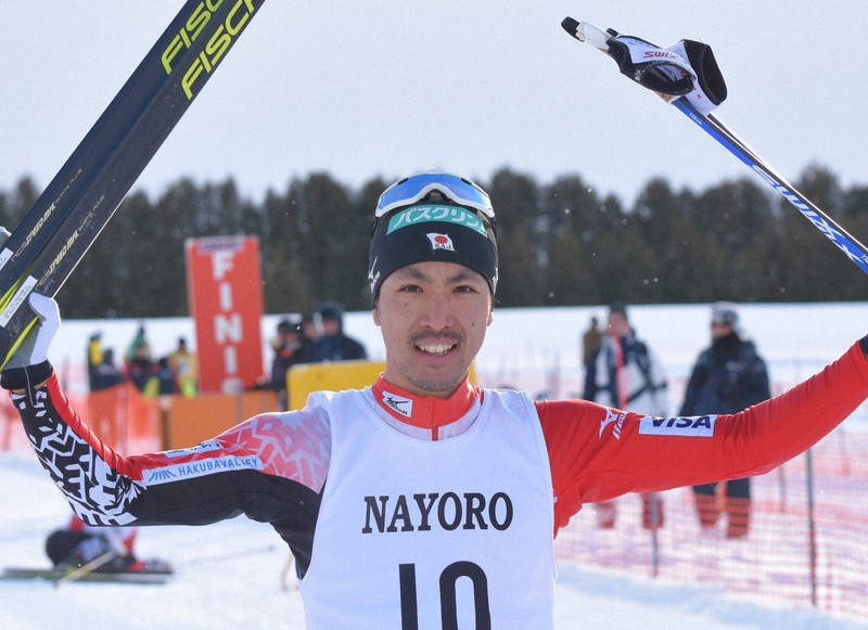 全日本コンバインド大会で前半飛躍10位から後半距離で逆転優勝した渡部暁斗=北海道名寄市で2016年12月25日午後1時40分、江連能弘撮影