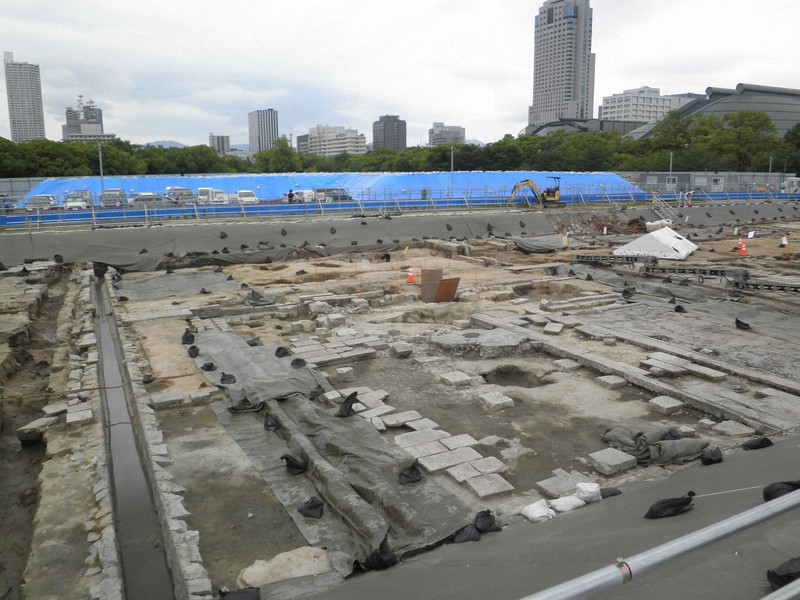 サッカースタジアム建設予定地で見つかった石畳、水路など軍事施設の被爆遺構=広島市中区で(広島市提供)