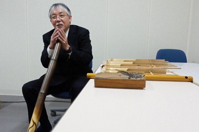 山崎晃男教授の「音と心のふしぎ」の講座の様子
