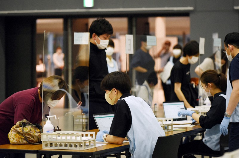 Drive to vaccinate under65s starts in Japan as local gov'ts set own priorities The Mainichi