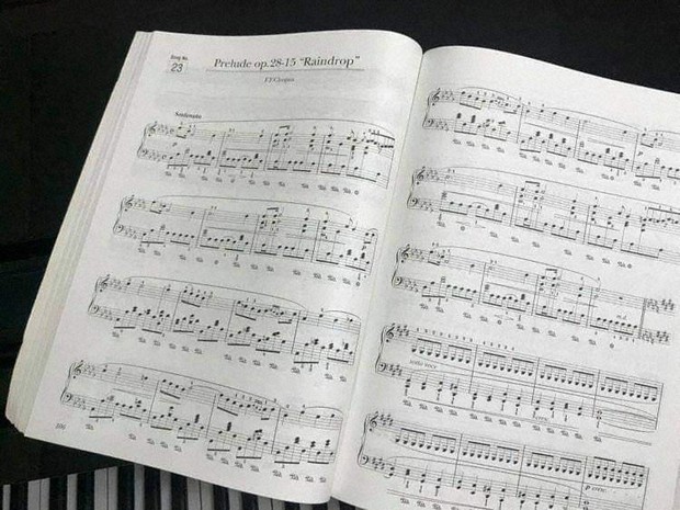 ショパン「雨だれ」の楽譜。「前奏曲第15番」が正式なタイトル