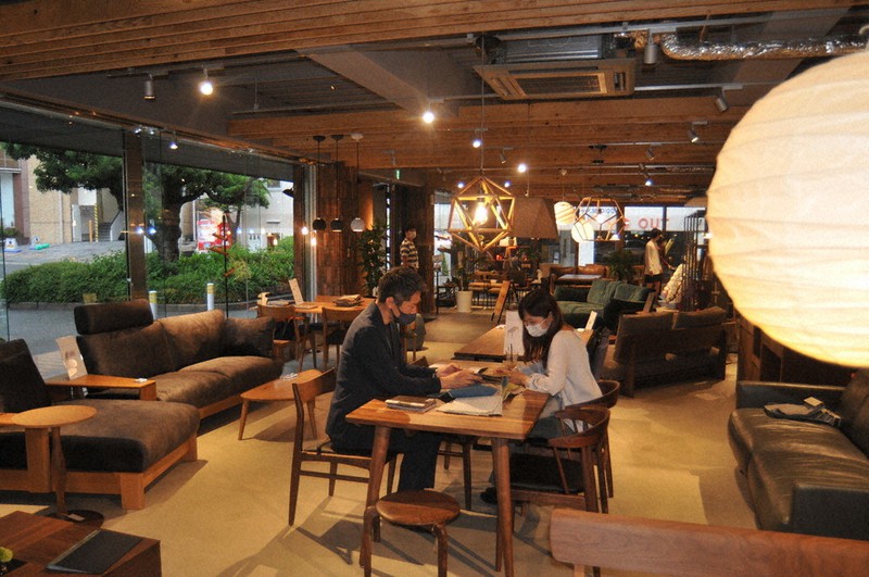 不動産会社が家具店開業 国内外の商品扱い 宝塚 逆瀬川 兵庫 毎日新聞