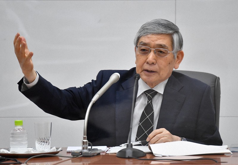 金融政策決定会合を終えて記者会見する日銀の黒田東彦総裁=日銀本店で2021年6月18日午後4時15分(代表撮影)