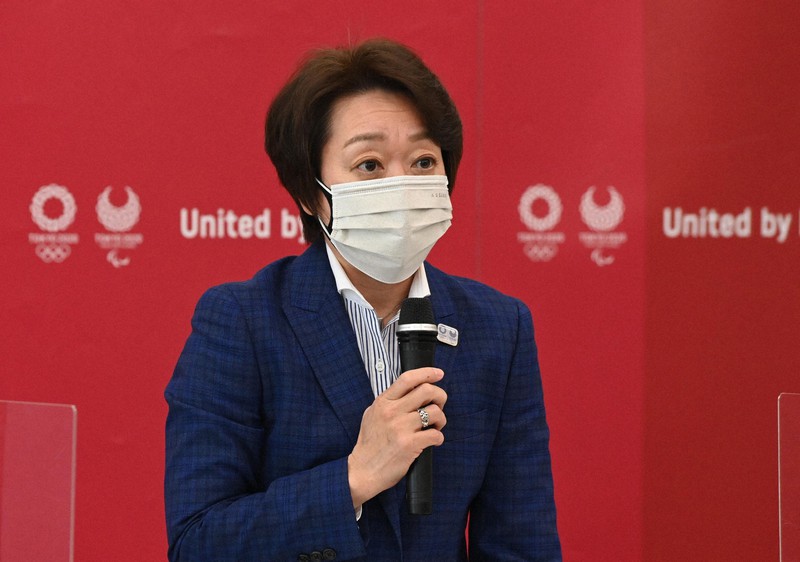 東京2020大会における新型コロナウイルス対策のための専門家ラウンドテーブルの冒頭であいさつする大会組織委員会の橋本聖子会長=東京都中央区で2021年6月18日午前10時2分(代表撮影)