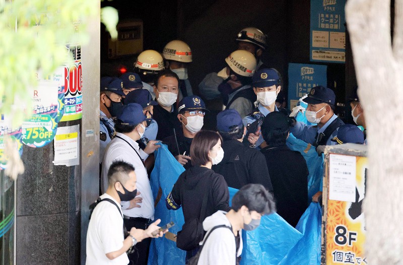 大宮駅前のネットカフェで立てこもり 女性従業員が人質に 写真特集1 7 毎日新聞