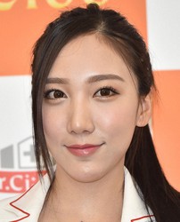 ざわちん 幸せ太り とは思えないノースリーブワンピ姿を披露 旦那様が羨ましい 魅力的 の声 スポニチ