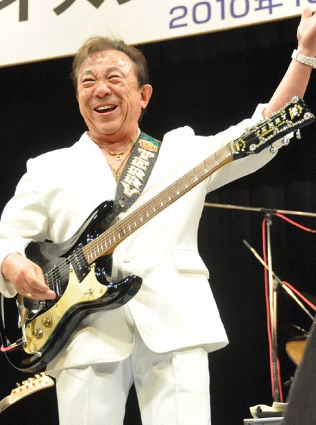 加山雄三さん「あのエレキ、ほんとに仰天」 寺内タケシさん悼む | 毎日新聞