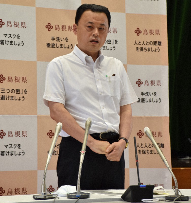 東京オリンピックの有観客方針を批判する丸山達也知事=松江市殿町で、小坂春乃撮影