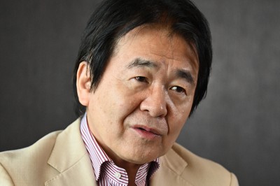 インタビューに答える竹中平蔵氏＝東京都千代田区で2021年5月25日、大西岳彦撮影