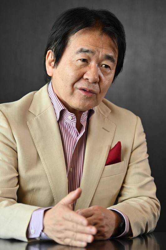 インタビューに答える竹中平蔵氏=東京都千代田区で2021年5月25日、大西岳彦撮影