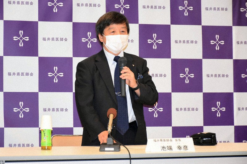 2期目に向けて意気込みを語る県医師会の池端幸彦会長=福井市の福井県医師会館で、大原翔撮影