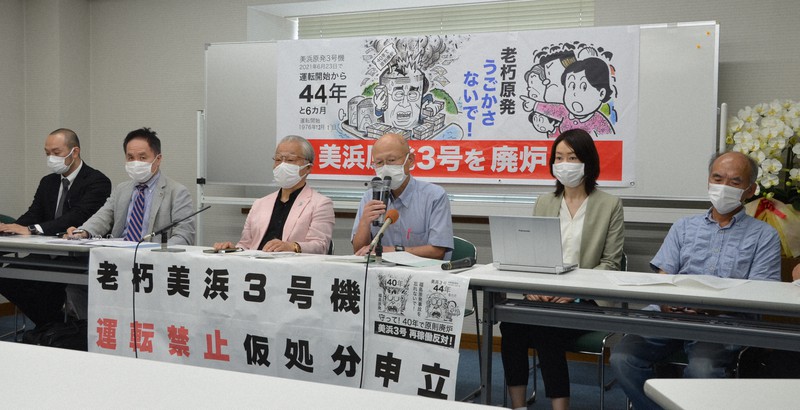 仮処分の申し立て後に記者会見する住民側の代理人弁護士ら=大阪市内で2021年6月21日午後1時37分、芝村侑美撮影