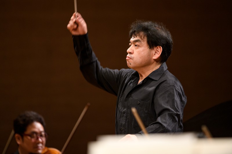 昨年の読響との公演ではグバイドゥーリナの「ペスト流行時の酒宴」を初演するなど、プログラミングにも毎回こだわりを見せる下野竜也 (C) 読売日本交響楽団